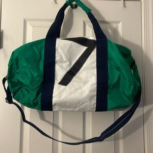Re-Sails duffle bag Green with a black #7